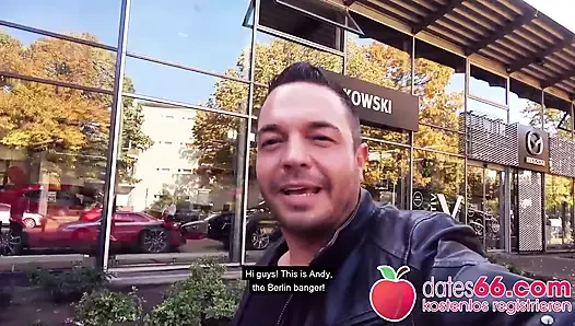 Benzin istasyonunun arkasında yaraksız sikilen orta yaşlı seksi kadın Vicky seks seansı!