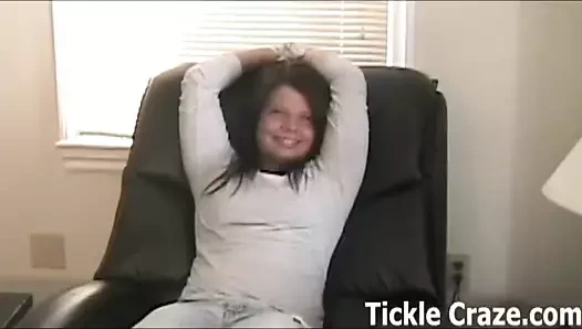 Bunlar beni bağladı ve beni sert gıdıkladı