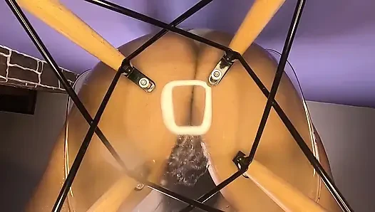 Transparan sandalye taşıyor