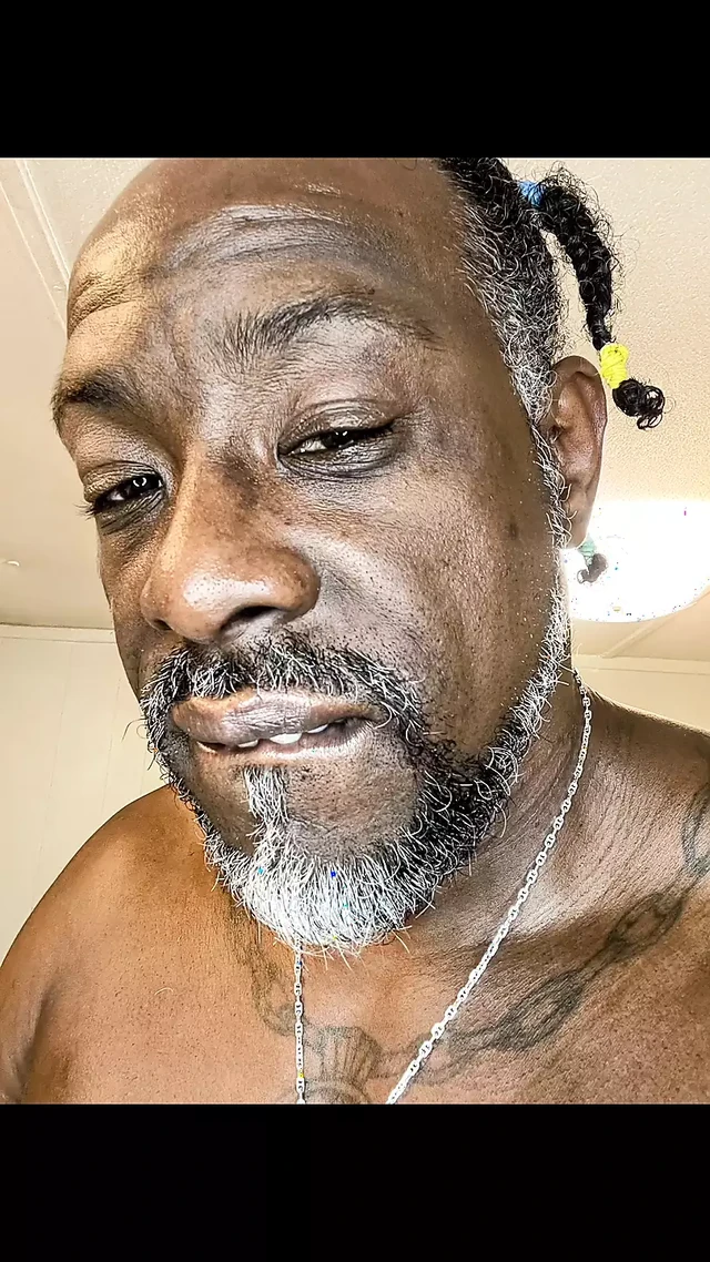 БОЛЬШОЙ ЧЕРНЫЙ ЧЛЕН, КОТОРЫЙ ОНА ХОТЕЛА, ПРИВЕДИ ПОДРУГ И БОЛЬШОЙ ЧЕРНЫЙ ЧЛЕН, КОТОРЫЙ У НЕЕ ЕСТЬ