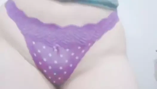 Kocam televizyonda bir film izlerken striptiz yapmak