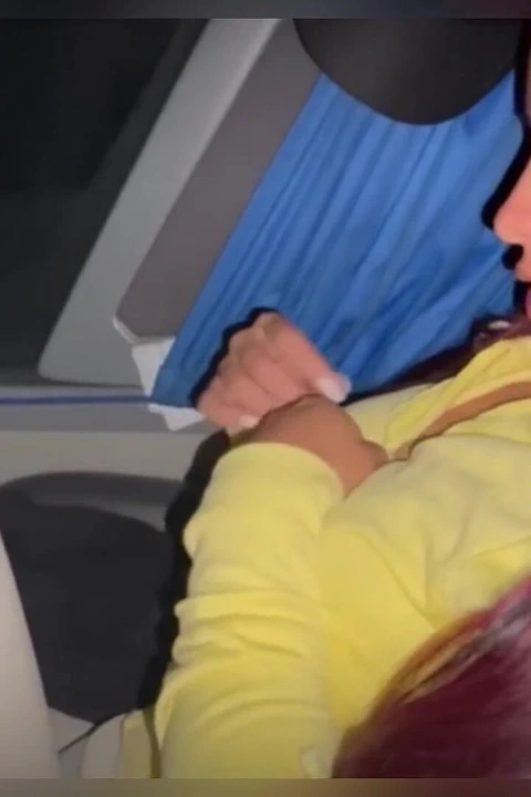 Otobüste Yabanci Birini Seviyorum Ve Onu Sevdiği Taytla Orgazm Ediyorum