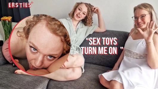 Ersties - seksi sarışın Anna büyük memeli Sarah'a yumruk atıyor