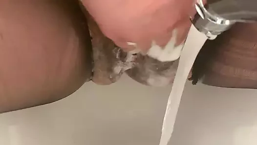 Sekreter sikişdikten sonra bide alıyor