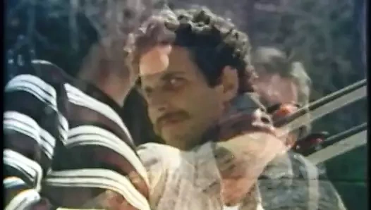 Çıtçıtlar birbirini emiyor ve götüne yarakla vurduktan sonra sikiliyor