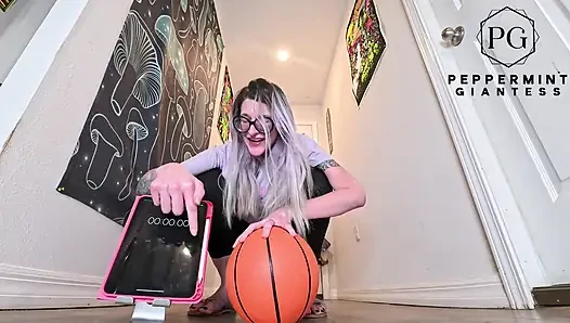 6'7 uzun boylu tanrıça tek elle basketbol meydan okuması bu büyük eller ne kadar domine edebilir?