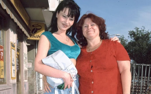 BDSM fetişi olan kıllı lezbiyenler