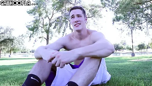 Yeni uzun boylu futbol sporcusu Jay Bloomer