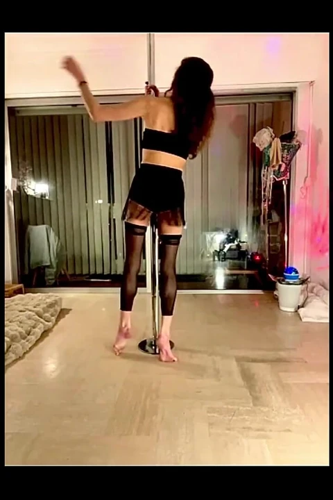 Çıplak Dansçı