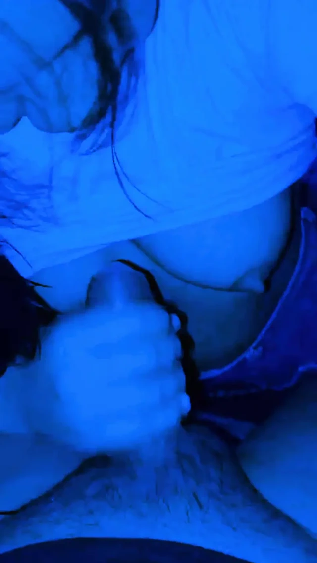 Kocamın arkadaşı yüzüme boşalıyor