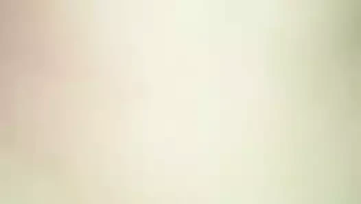 Dasi hint karısının göğüsleri okşadı