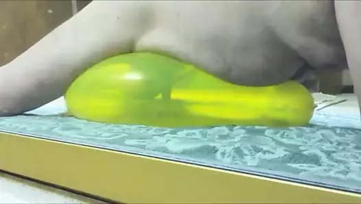 Sarı geo balon çabalayan sikme boşalmak