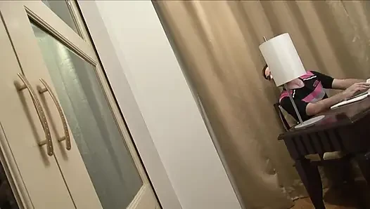 Kız tatlı ağzına şişman bir yarak alıyor