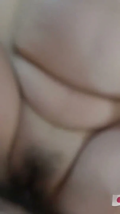 Sulu vücutlu Japon orta yaşlı seksi kadın yarağa biniyor bakış açısı | Klip 1
