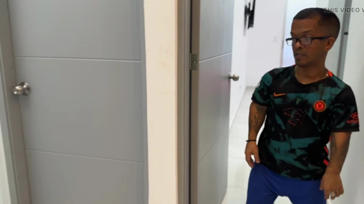 Genç ve çekici masajçı, küçük müşterisinin karısına sert bir sevişme yapıyor. Gerçek Ev Yapımı Sekste Olana Kadar