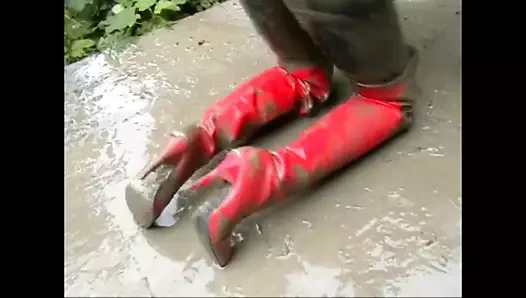 Çamurlu kırmızı kalçalı Sasja!!