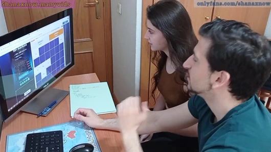 Genç öğrenci şantaj, pov oral seks, ağzına boşalmak, yutmak.