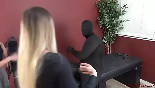 Bu lezbiyen kız uzun süren ve sıkı bir gıdıklama seansına maruz kalıyor! %100 gıdıklıyor fetiş videosu! - dd_261