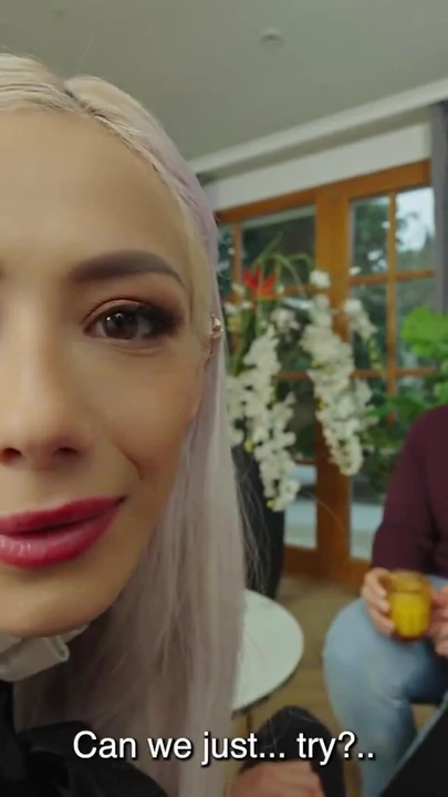 Незабываемый момент от "SWAP4K. Извращенный тройничок с сексуальными блондинками-шлюшками Вероникой Leal и Daruma Rai"