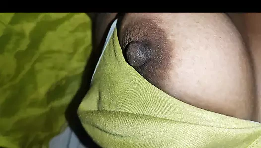 Baldız evde yalnızdı. Kayınbiraderi gizlice geldi ve kız kardeşini yakaladı