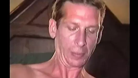 Olgun amatör ted sikişiyor