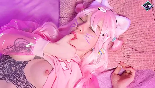 Kitty sürtük olmayı seviyor. 4K