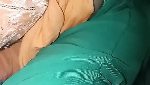 Hintli üvey kız kardeş ki chut bahot rashik hai