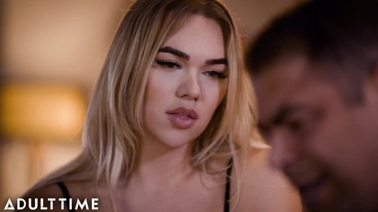 Eski moda üvey baba emma rose'un horoz tarafından büyülendi