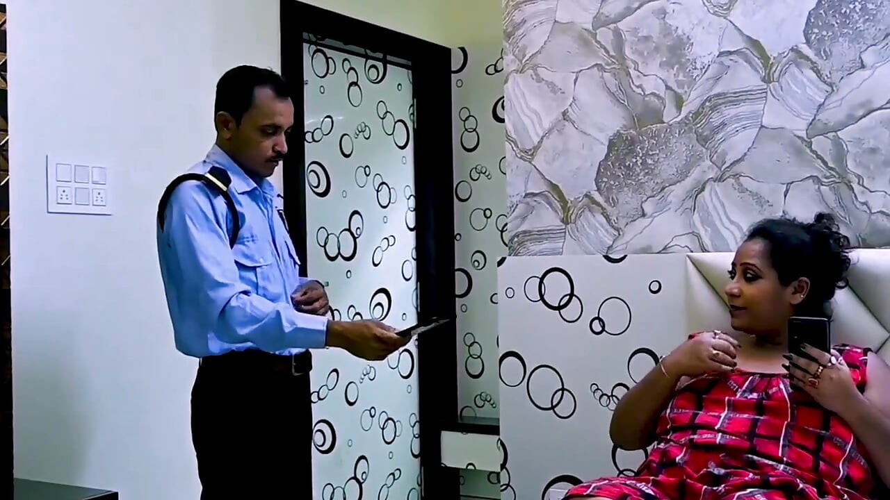 Otel ke güvenlik görevlisi ne madam ko pela