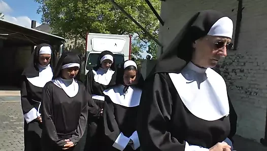 Notgeile nonnen - bölüm 1