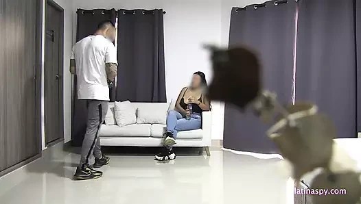 Boşaldı için teşekkürler, büyük göğüslü latin yeni arkadaşı tarafından sikiliyor