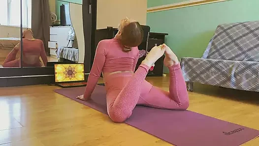 chubby babe does yoga and jerks off on a fitness mat