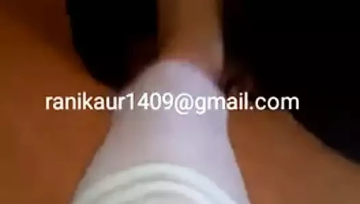 Hintli bir metres tarafından yüz ve kulak çiğneme