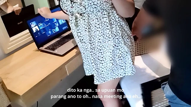 Azgın pinay sanal asistan iş konferans görüşmesi sırasında sikiliyor