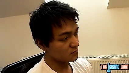 oryantal tatlı sasha dökülen boşalmak üzerinde onun ayak sonra okşayarak