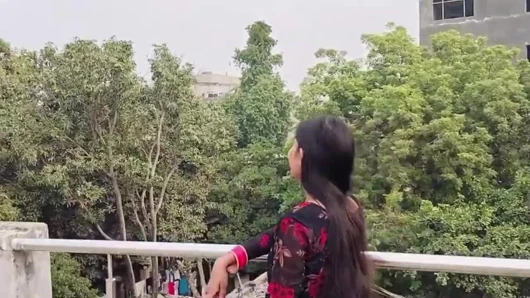 Tatilde kocasını yabancı bir adamla flört etti ve aldattı ama çok güzel