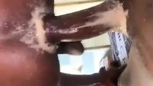 Yeni erkek arkadaşım beni sikiyor