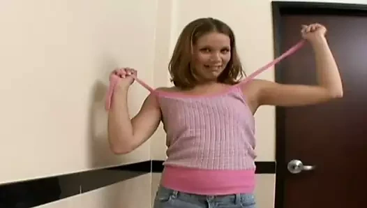 Rebecca Riley seksi ve dövmeli ve sikilmeyi seviyor