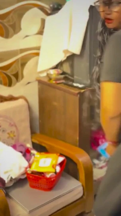 Sıcak Desi Koca Karı İlk Kez Otel Odasında Seks. Hintçe Video. | Bölüm 1