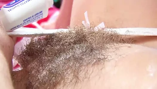 İngiliz bush bebek sofie oynarken edepsizce konuşuyor