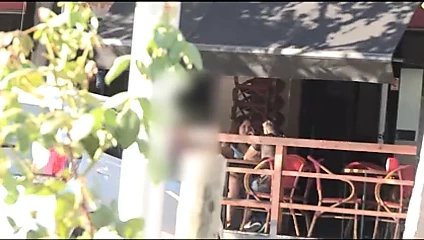 Nika, iyi bir dövülmeye hazır, busty genç bir kız!