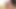 Dalgalı saçlı orta yaşlı seksi kadın dizlerinin üstüne oturuyor ve zevkle sakso çekiyor