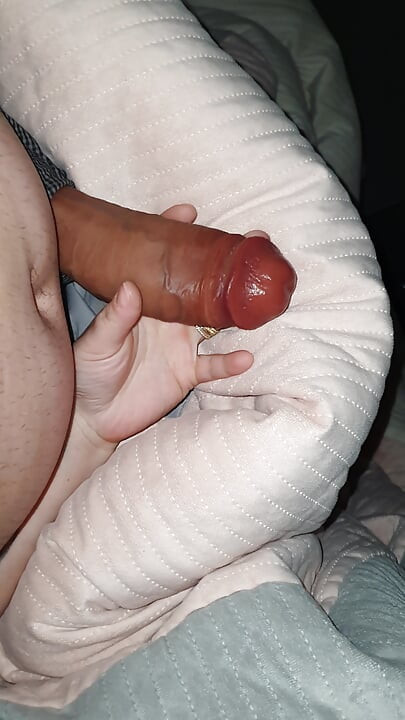 Üvey kız ilk kez üvey babasına 9 inçlik büyük yarağa dokunuyor