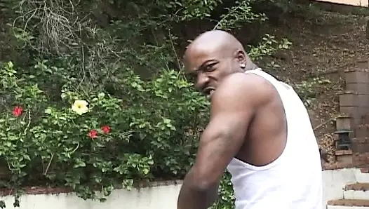 Esmer sürtük büyük zenci adamla anal döllenmenin tadını çıkarıyor