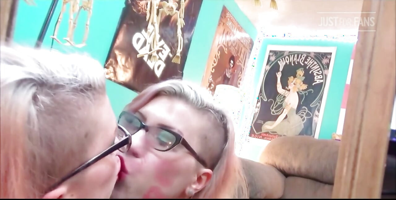 Sparkly Red Kisses