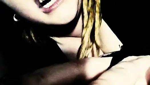 Domuz yatağımın altına saklandı şimdi oyunumu oynama zamanı geldi (ses yok)