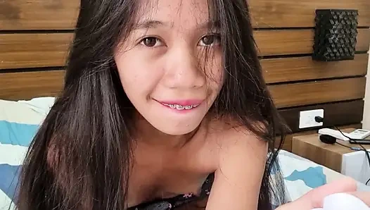 Hizmetçi üvey kızımın külotunu kokluyor