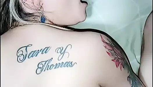 Yatarken sıkı kıçını açar