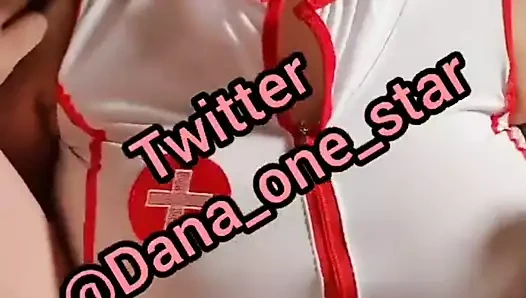 Dana, büyük göğüslü Mısırlı bir Arap Müslüman