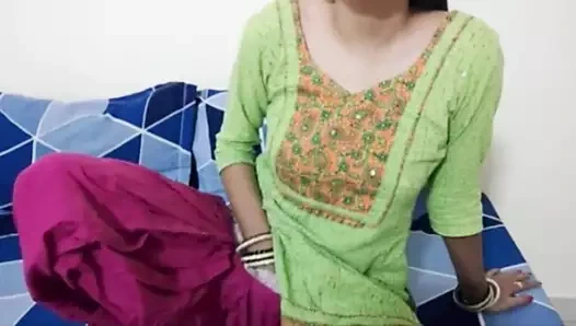 Büyük memeli Hintli desi maa ne sex ki lat laga di Hintçe ses